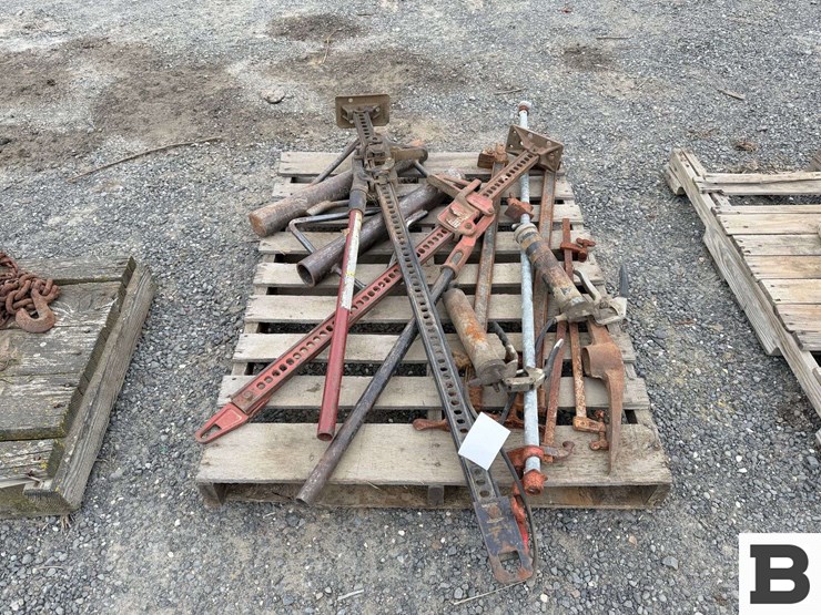 hi-lift-jacks,-grease-guns,-post-pounders,-misc.-tools-image-1