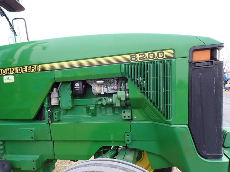 john-deere-8200-image-6