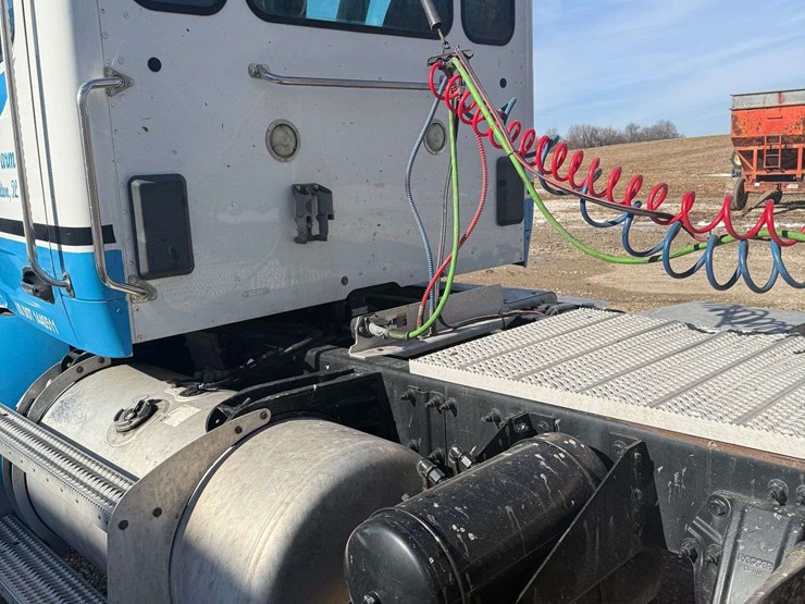 2016-peterbilt-579-image-9