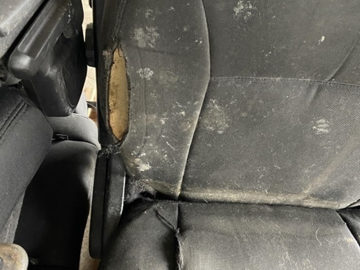 2015-ford-explorer-image-15