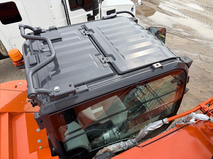 2023-hitachi-zx225us-image-22