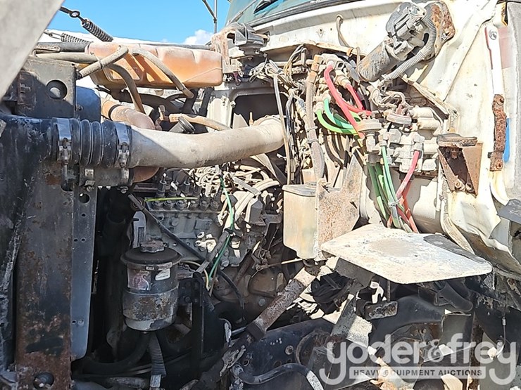 1995-ford-l8000-image-23