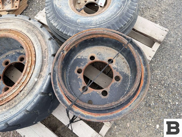 american-farmer-9.00-10sl-tire-and-rim,-28x12.5-15-tire-and-rim,-18"-forklift-rim-image-4