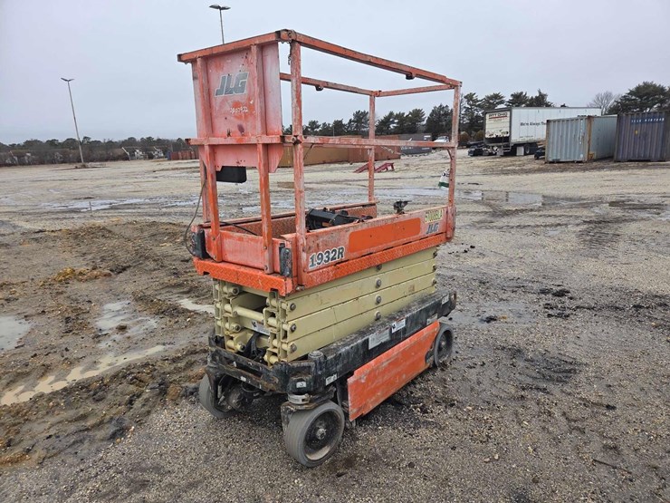 2017-jlg-1932r-image-1