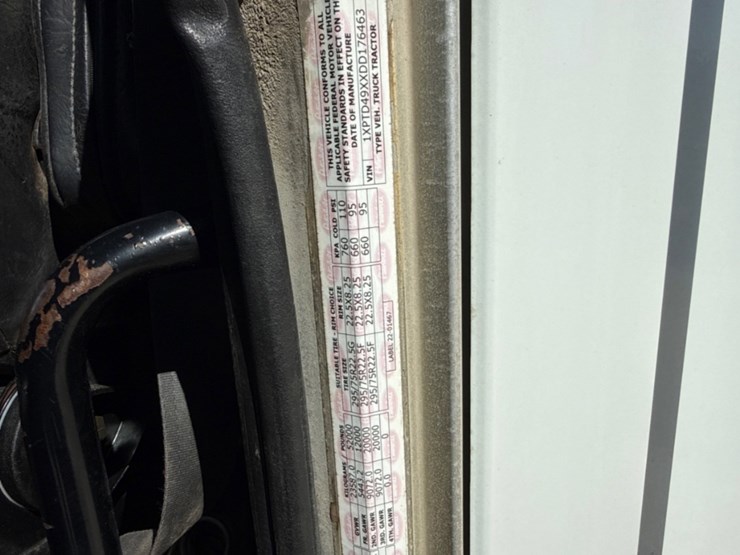 2013-peterbilt-367-image-1