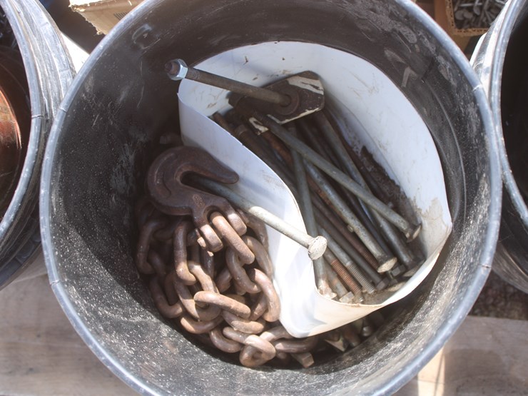 #3007-•-pallet-with-large-assortment-of-nails-and-staples-image-5