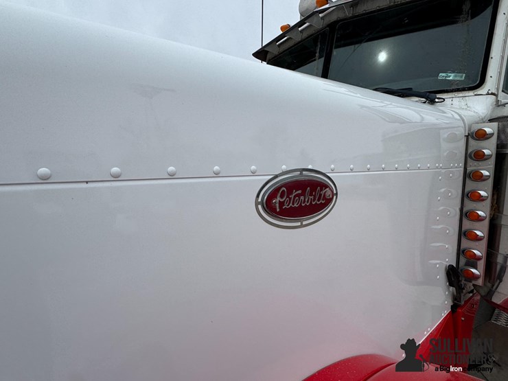 2003-peterbilt-379-image-11