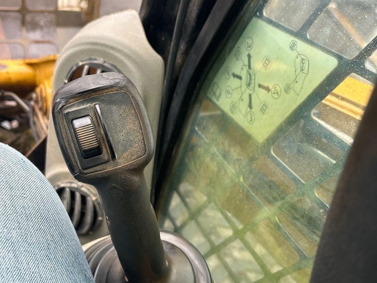 2011-caterpillar-299c-image-22