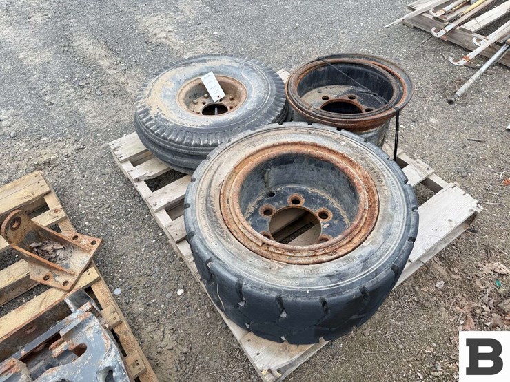 american-farmer-9.00-10sl-tire-and-rim,-28x12.5-15-tire-and-rim,-18"-forklift-rim-image-2