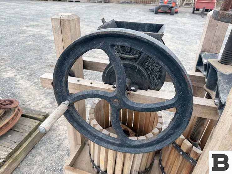 old-fashioned-mechanical-fruit-press-image-5