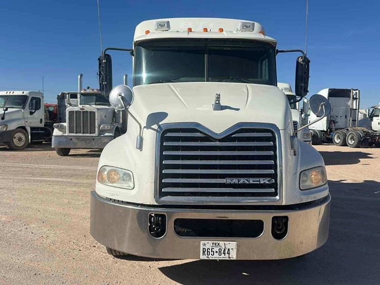 2018-mack-cxu-(pinnacle)-image-2