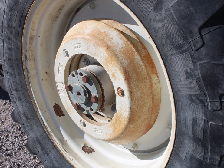 new-holland-tm125-image-31