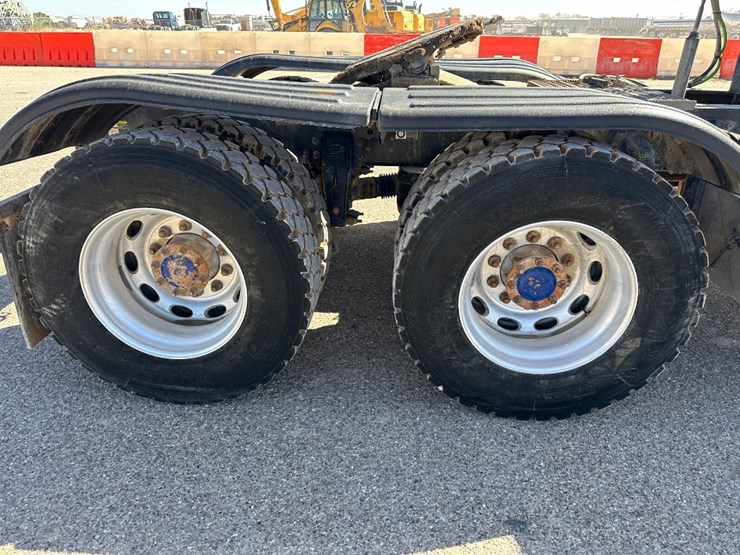 2008-peterbilt-365-image-5