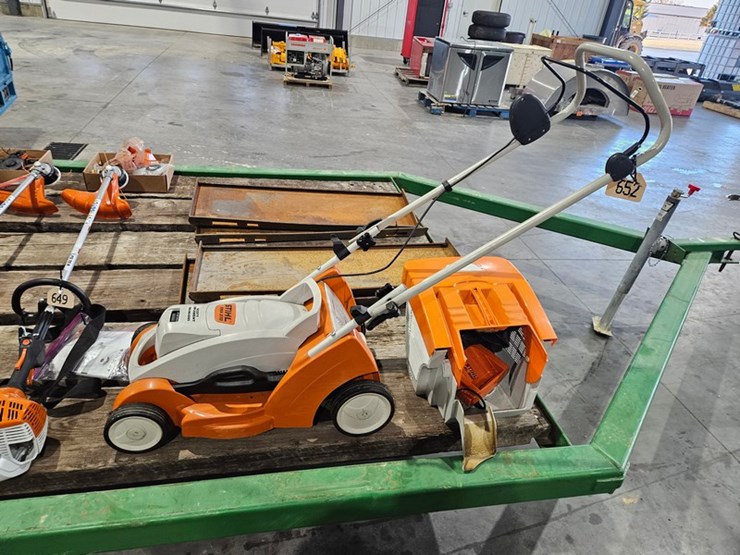 #652-•-stihl-rma-370-battery-powered-lawn-mower-image-2