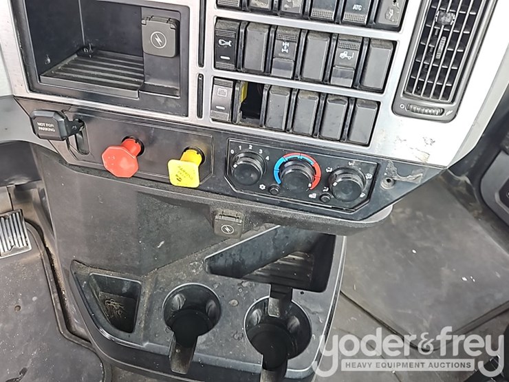 2020-mack-mack-anthem-t64-6x4-truck-tractor,-day-cab,-mp-7-425hp-diesel-engine,-automatic-m-drive-transmission-image-39