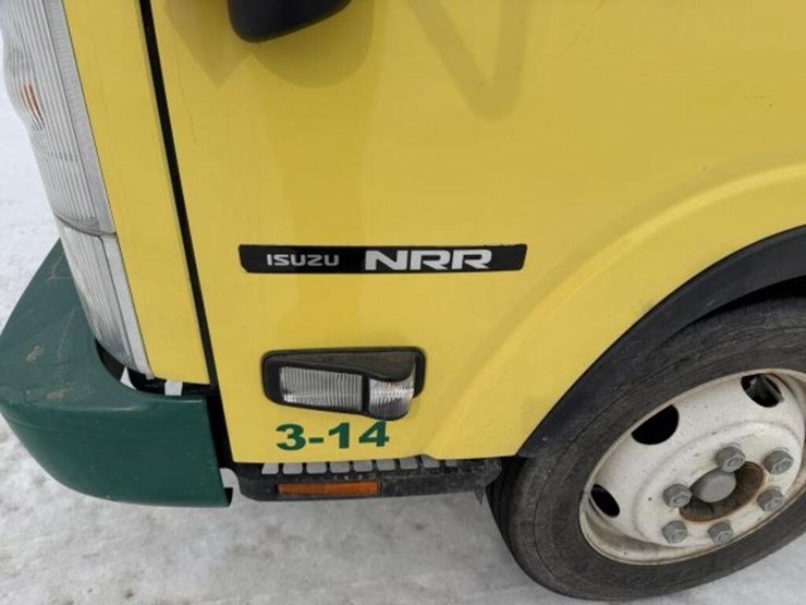 2022-isuzu-nrr-image-7