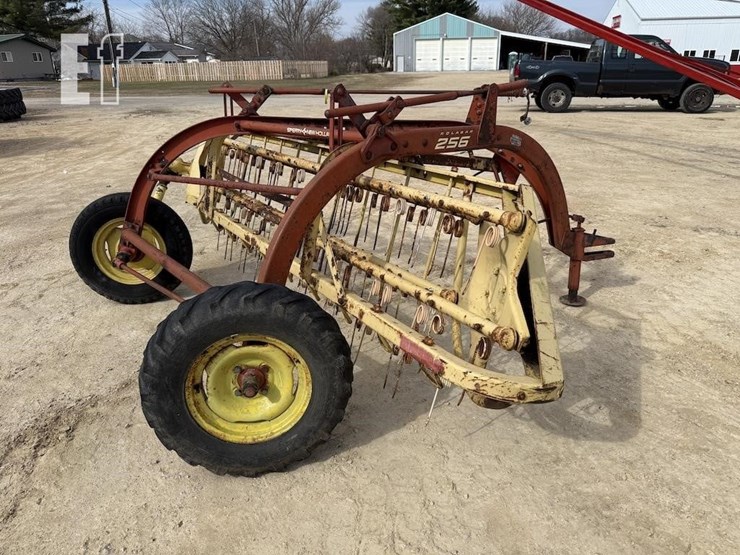 new-holland-256-image-3