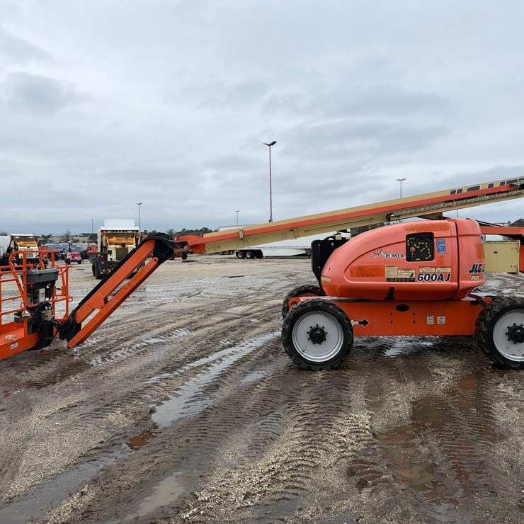 JLG 600AJ