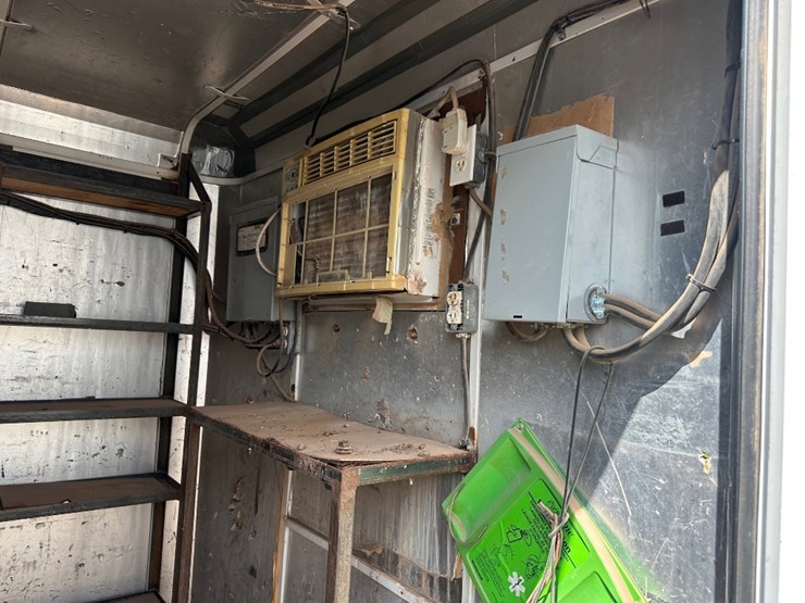 2007-cm-trailer-18'-t/a-enclosed-trailer-image-3