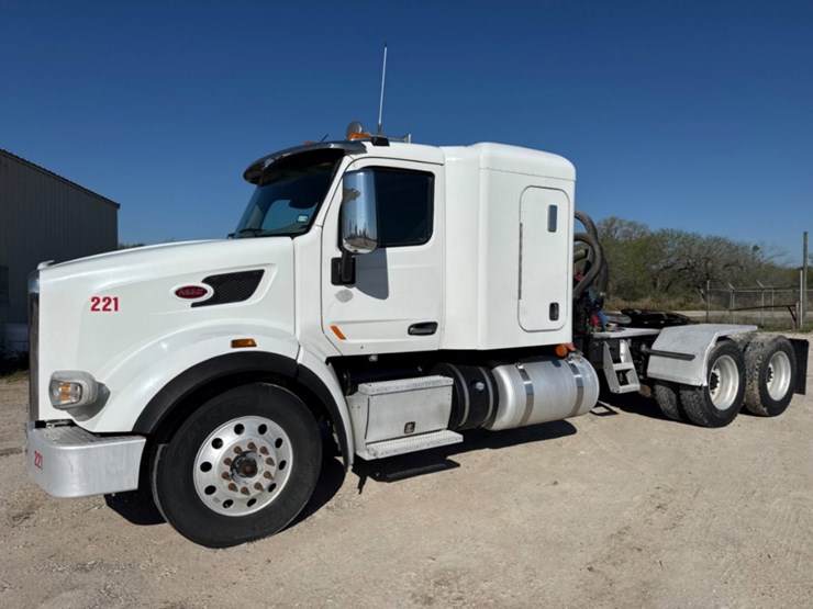 2018-peterbilt-567-image-1