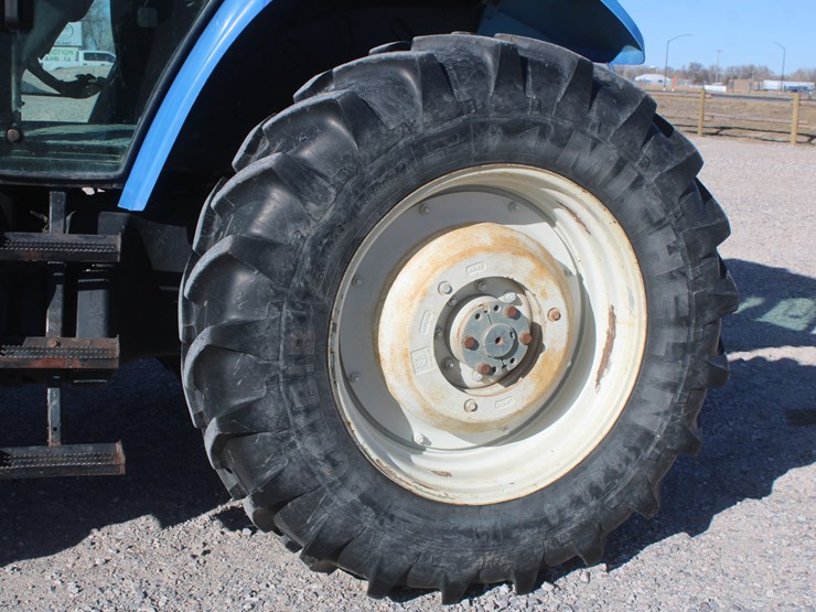 new-holland-tm125-image-30