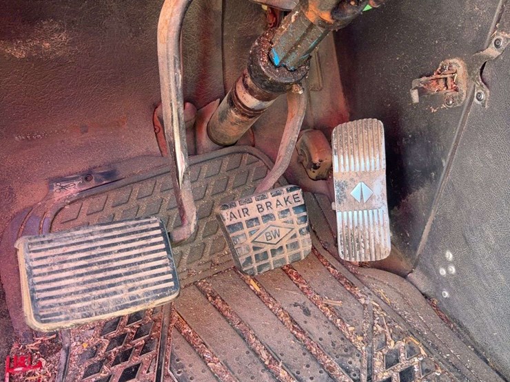 1993-international-8100-image-23