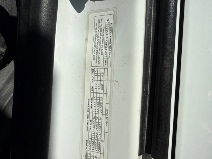 2018-peterbilt-567-image-1