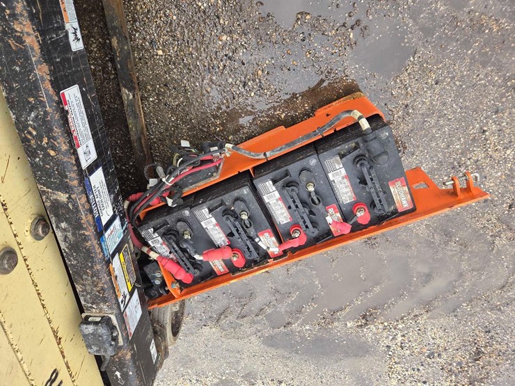 2017-jlg-1932r-image-5