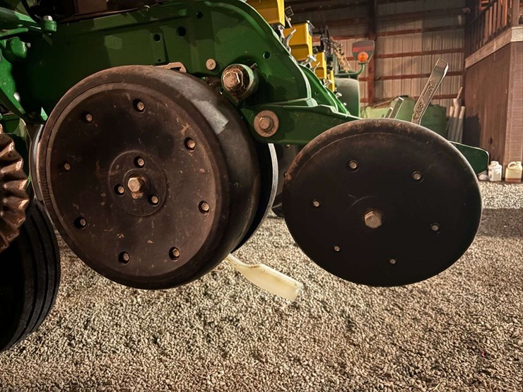 2021-john-deere-2630-image-13