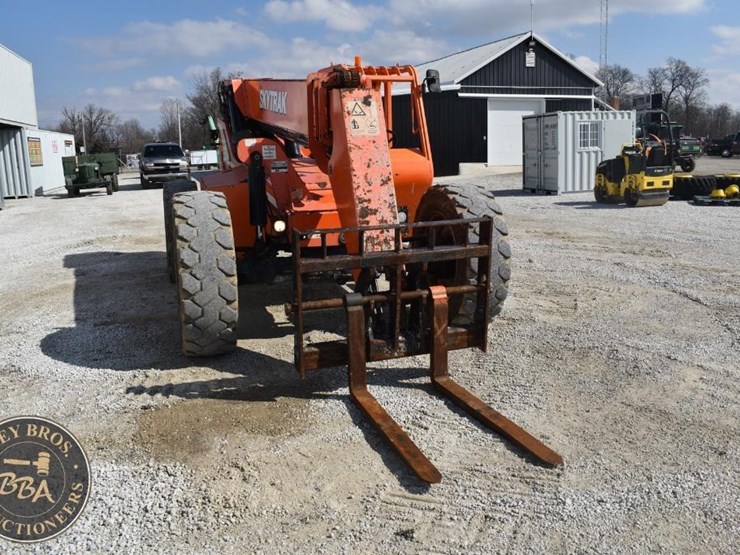 2015-sky-trak-8042-image-26