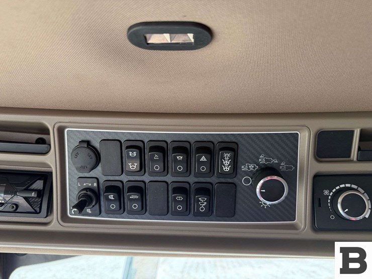 2020-case-ih-8250-image-128