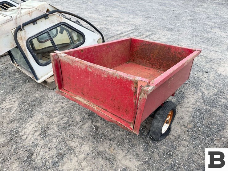 42"-lawn-dump-cart-image-3