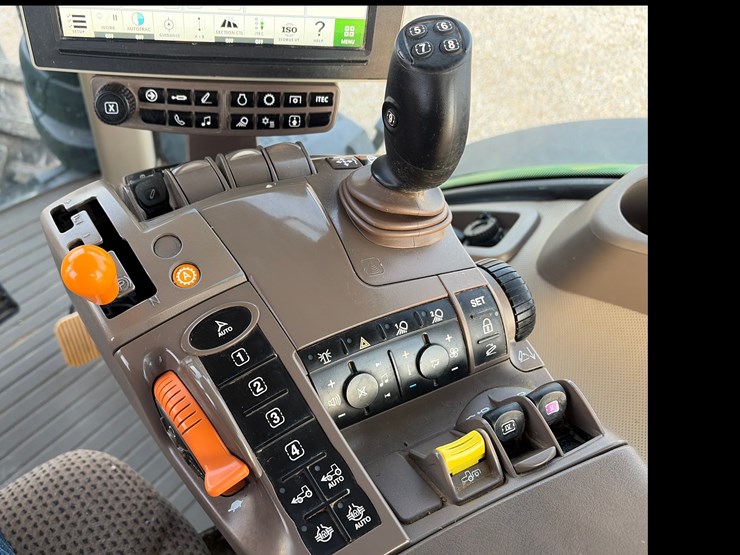 2018-john-deere-8245r-image-26