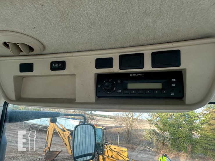 john-deere-8260r-image-18