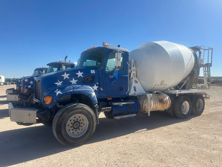 2005-mack-cv713-mixer-truck-image-1