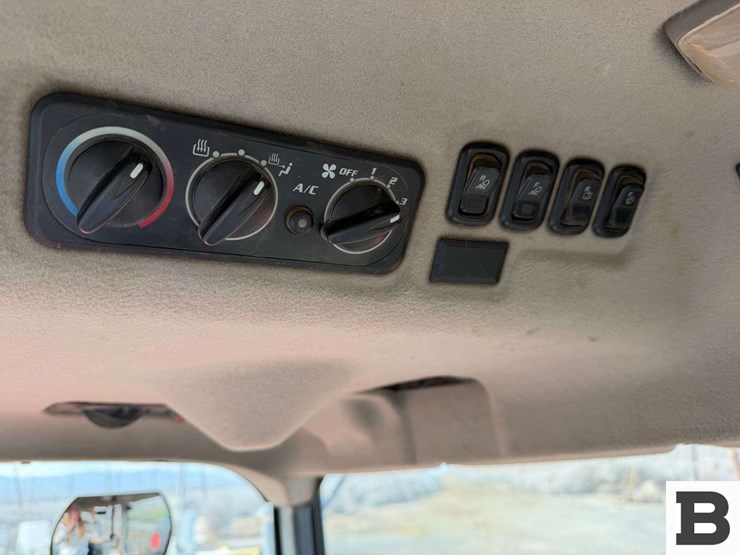 2016-kubota-m8540hd-image-39