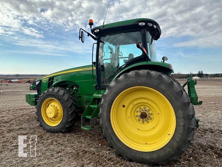 john-deere-8235r-image-2