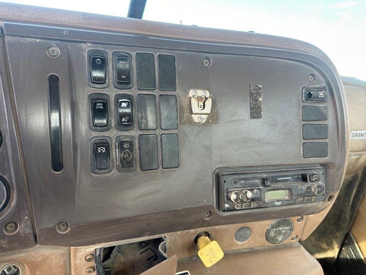 2005-mack-cv713-mixer-truck-image-13