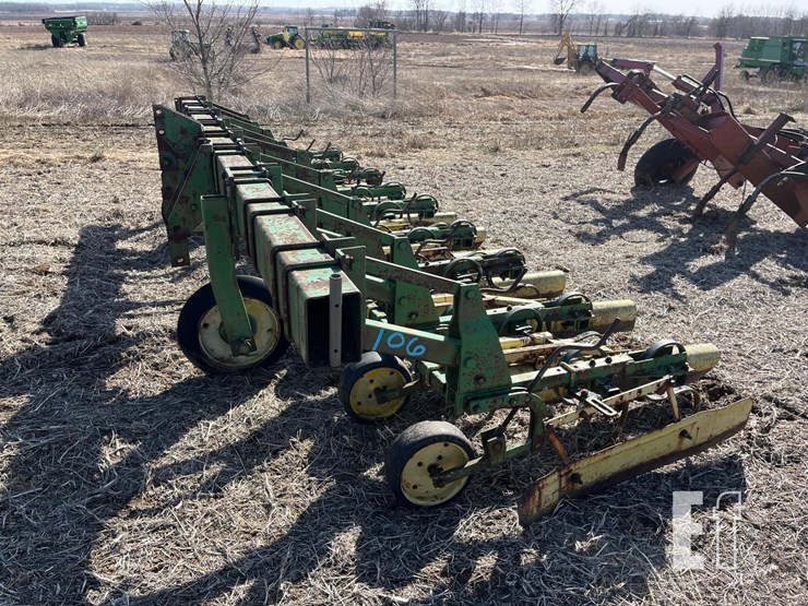 john-deere-rm8-image-1