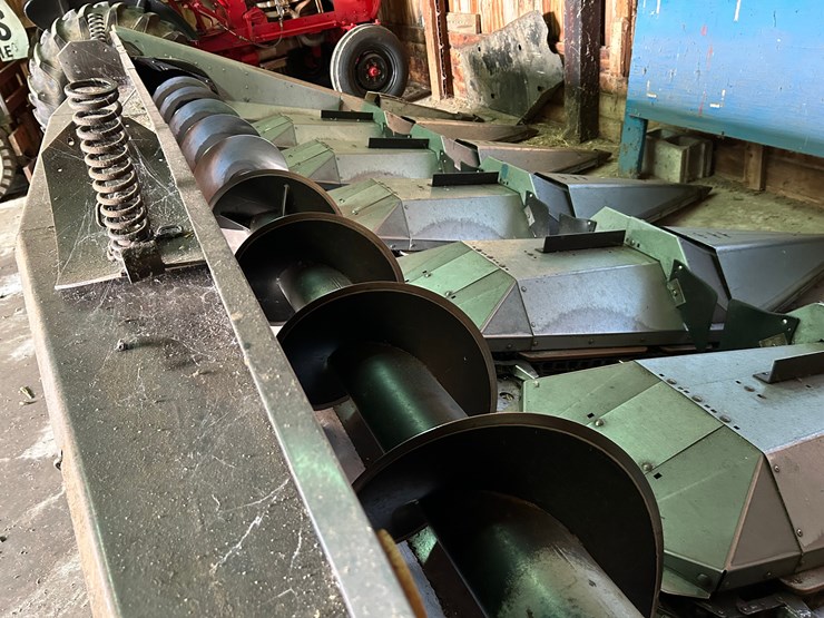 gleaner-6row-corn-head-image-7