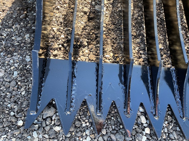 #3032-•-72"-skid-steer-fine-skeleton-bucket-image-9