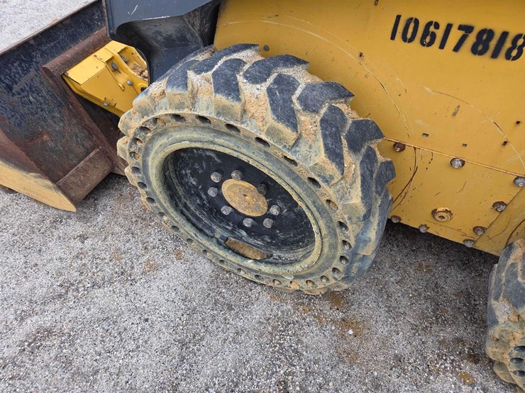 2017-deere-316gr-image-10