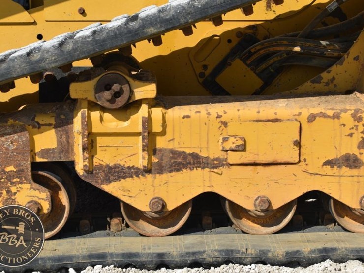 2020-caterpillar-299d3-image-34