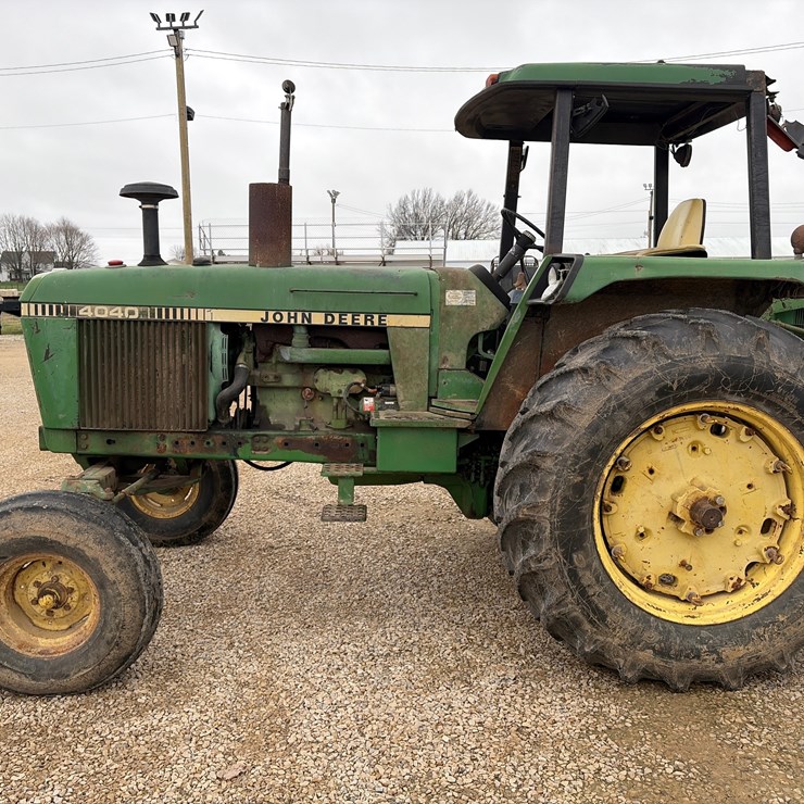 JOHN DEERE 4040