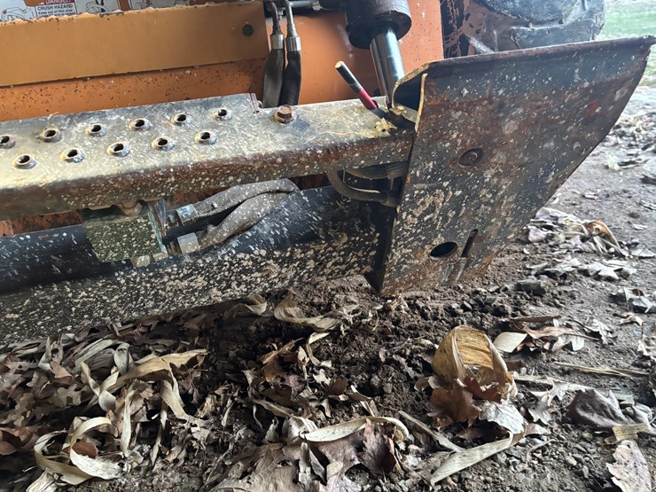 2012-case-sv300-image-49