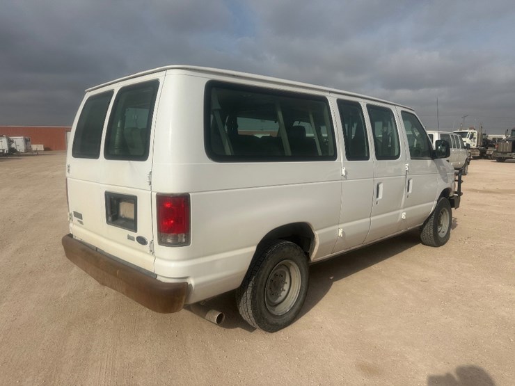 2014-ford-e350-image-4