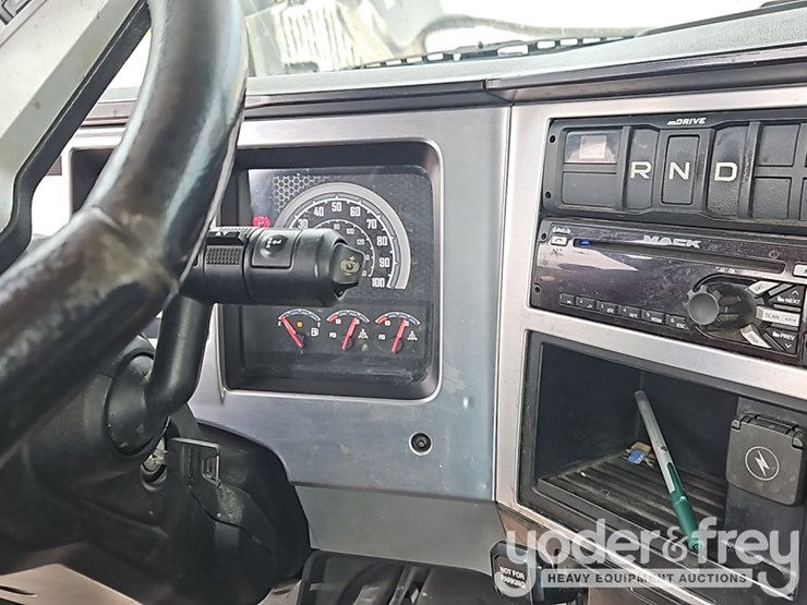 2021-mack-mack-anthem-t64-6x4-truck-tractor,-day-cab,-mp-7-425hp-diesel-engine,-automatic-m-drive-transmission-image-38