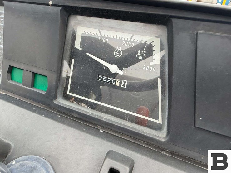 new-holland-t1520-image-39