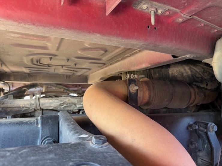 2013-freightliner-cascadia-113-image-14