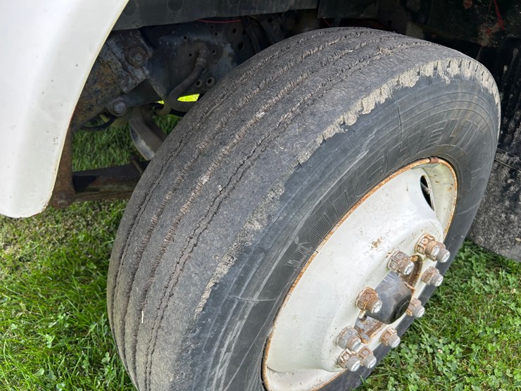 1995-case-ih-4900-image-3